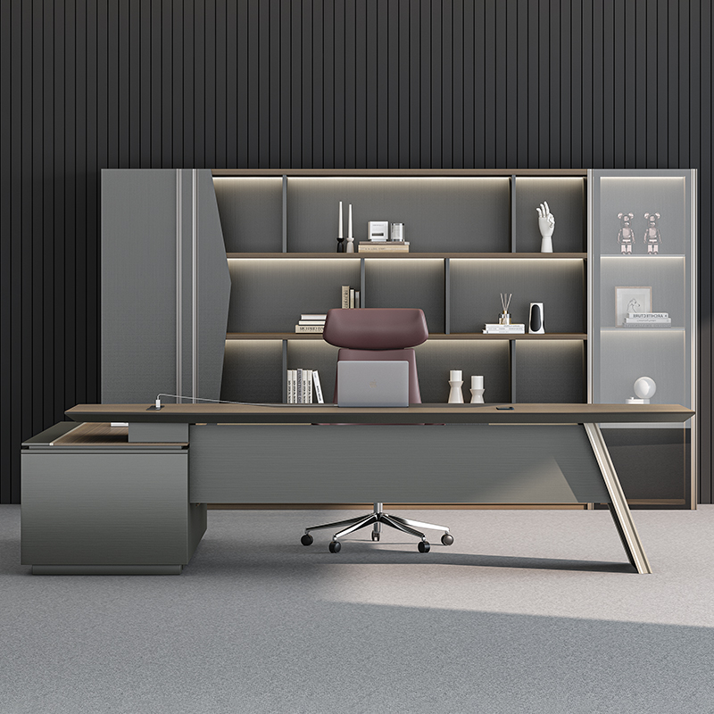 Ricn/CEO Desk